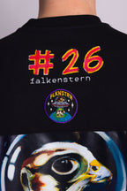 Schwarzes T-Shirt mit farbenfrohem Text und Grafikdesign auf der Rückseite